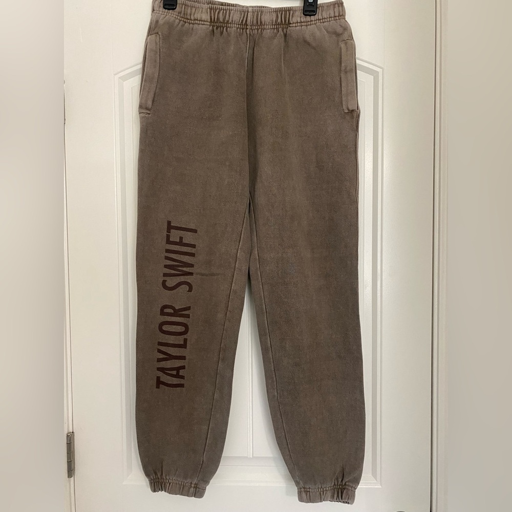 TAYLOR SWIFT URBAN OUTFITTERS JOGGERS SMALL